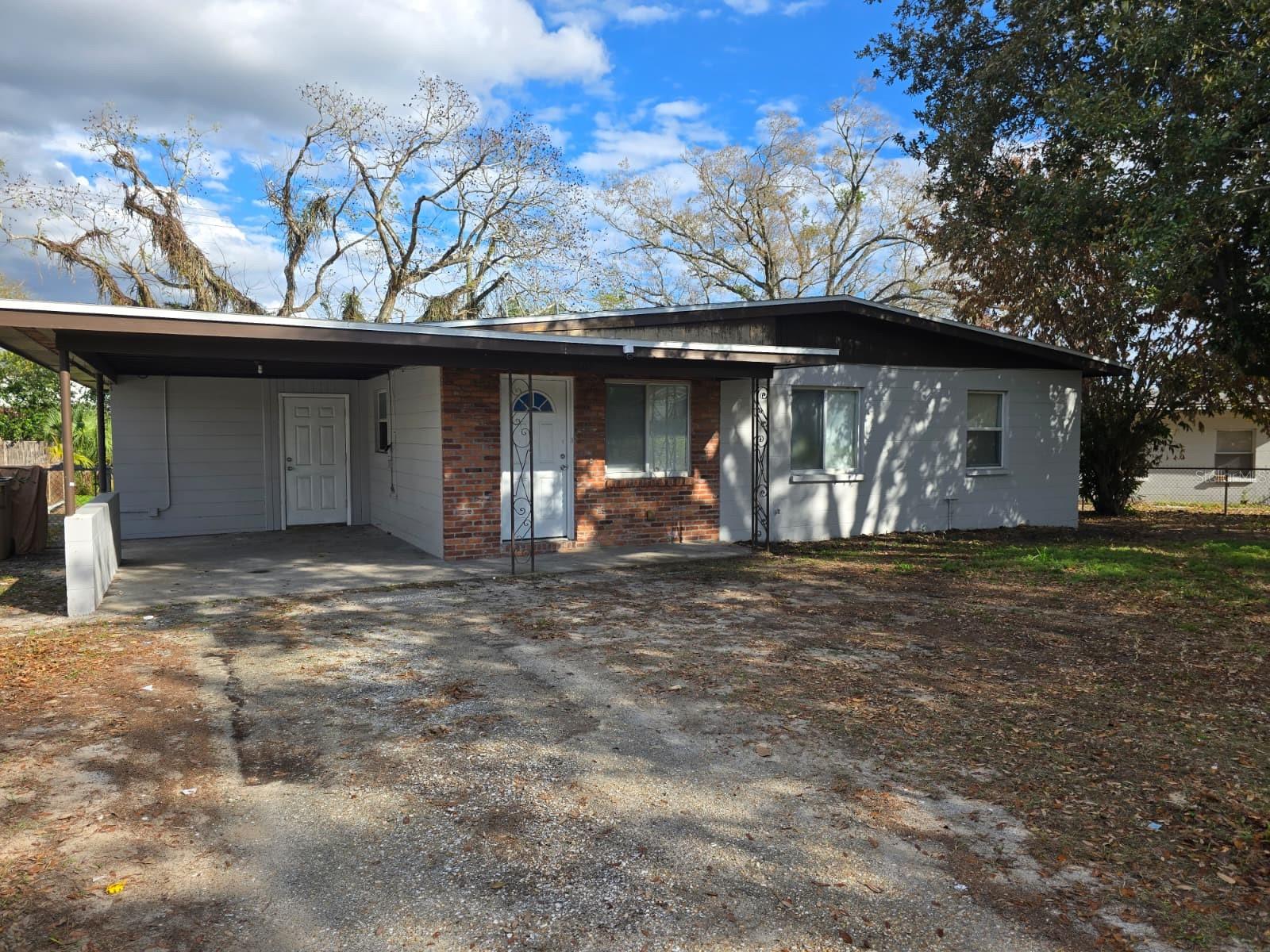 Single Family Residence in TEMPLE TERRACE, FL - Daniel Dourado