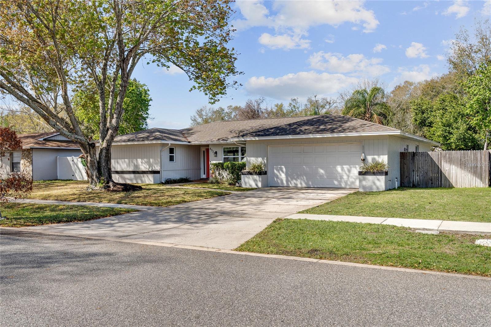 Single Family Residence in ORLANDO, FL - Daniel Dourado