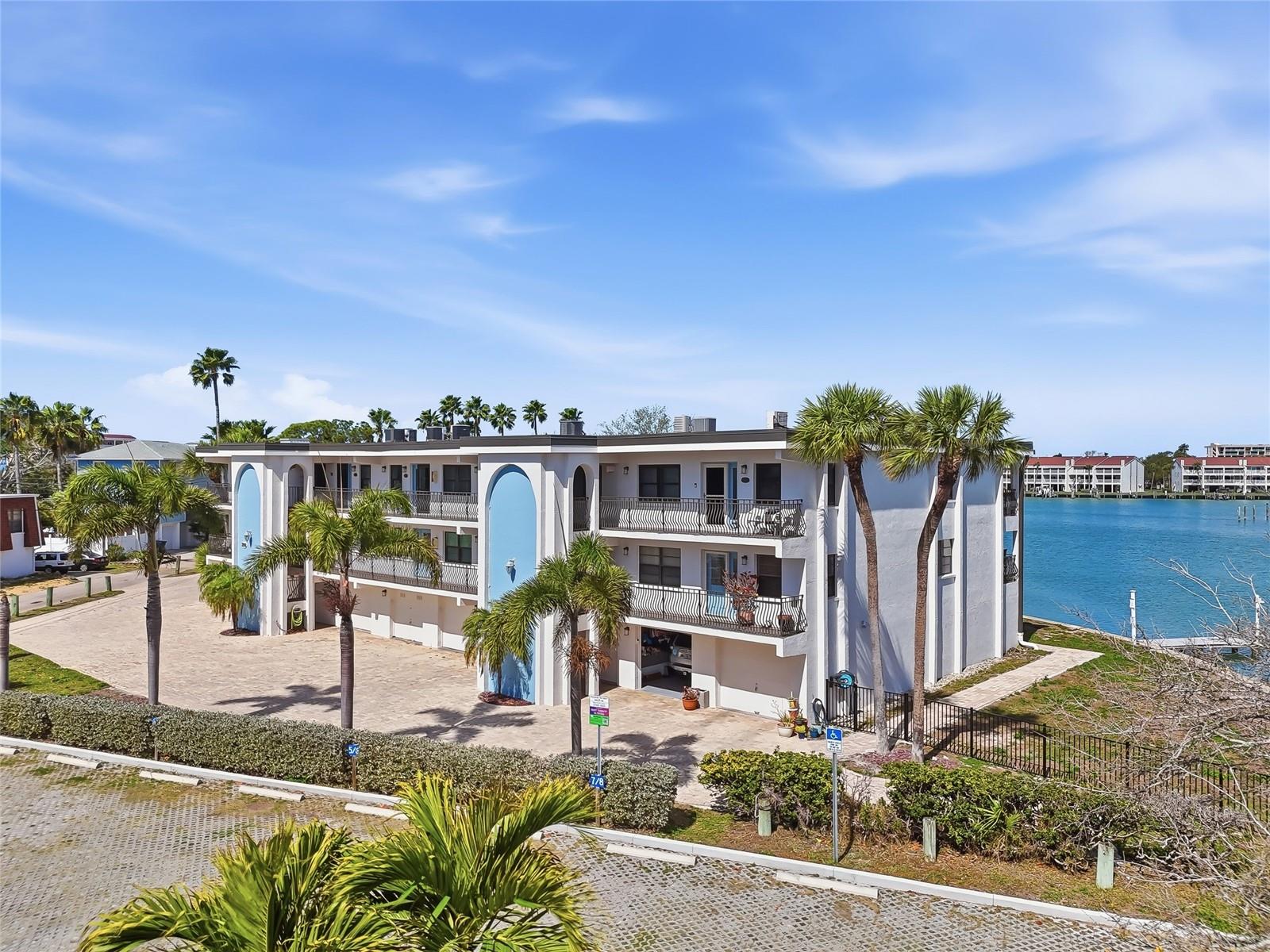 Condominium em TREASURE ISLAND, FL - Daniel Dourado