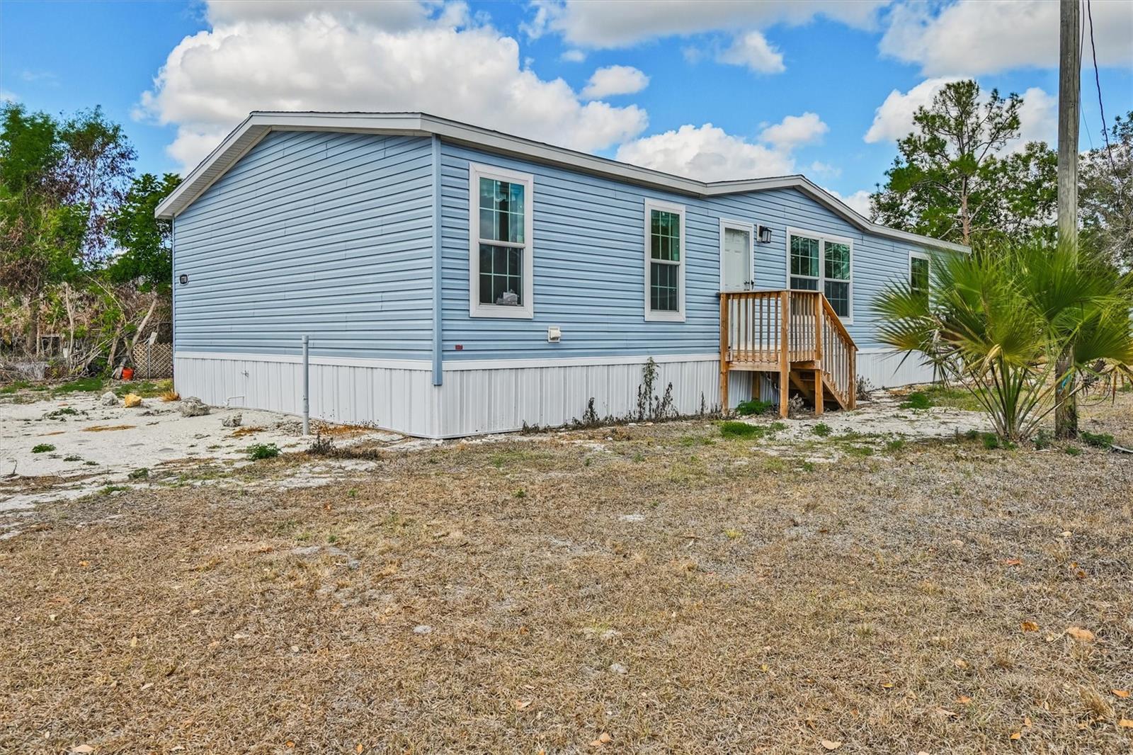 Manufactured Home in NORTH FORT MYERS, FL - Daniel Dourado