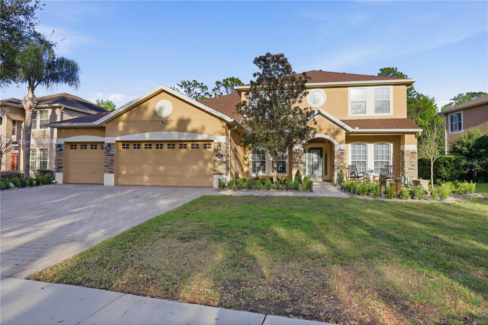 Single Family Residence in OVIEDO, FL - Daniel Dourado