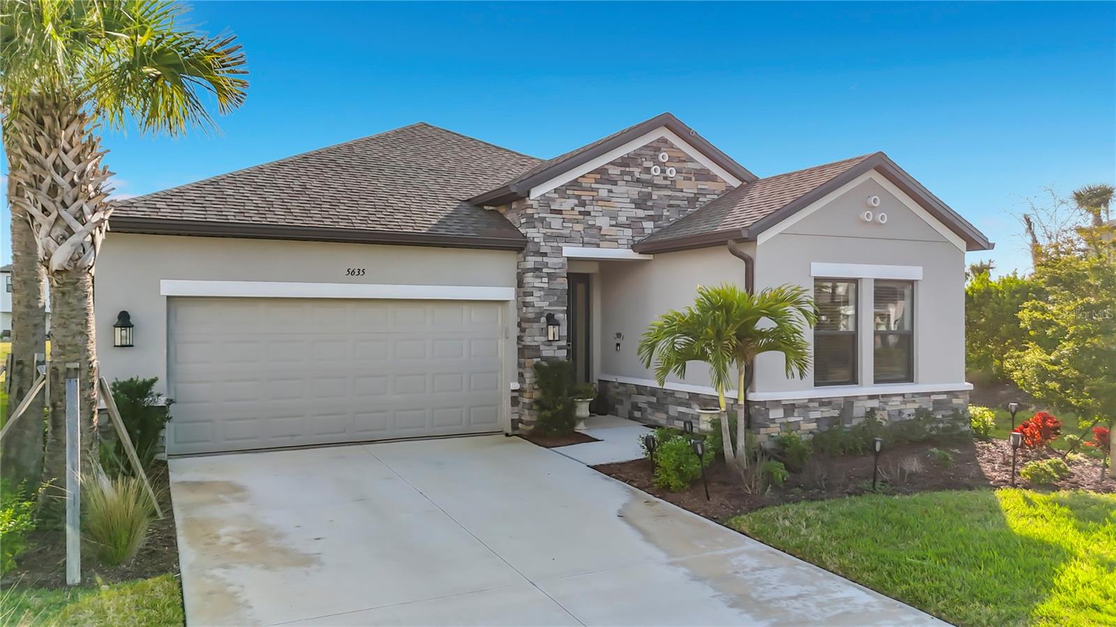 Single Family Residence in NOKOMIS, FL - Daniel Dourado