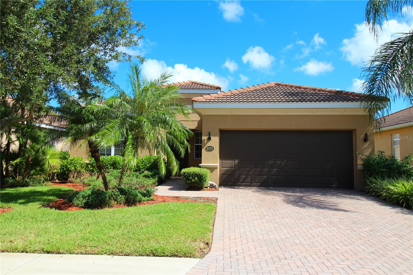 Single Family Residence in BRADENTON, FL - Daniel Dourado
