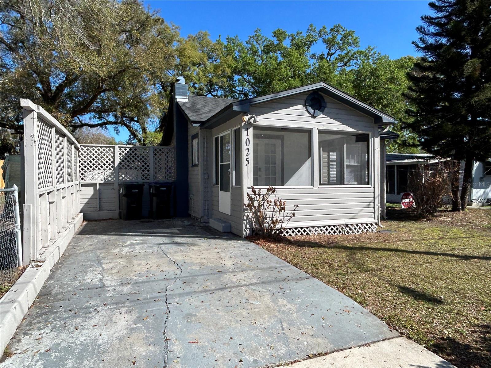 Single Family Residence in ORLANDO, FL - Daniel Dourado