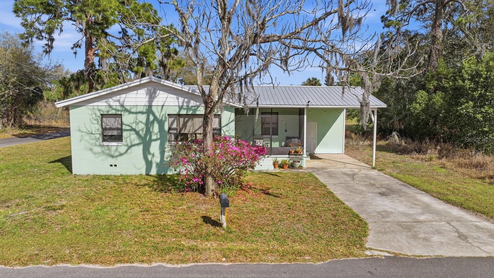 Single Family Residence em MIMS, FL - Daniel Dourado