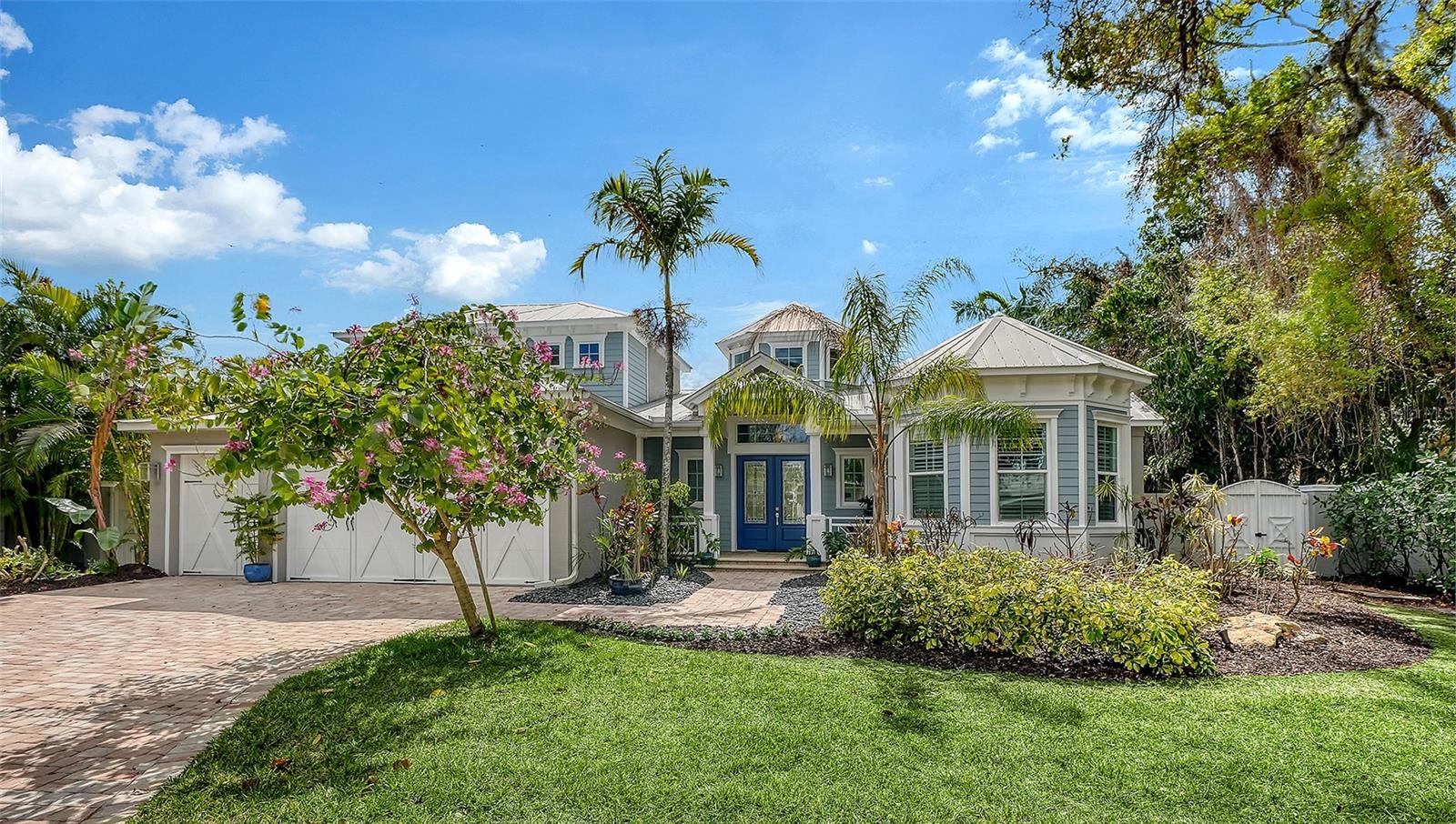 Single Family Residence in SARASOTA, FL - Daniel Dourado