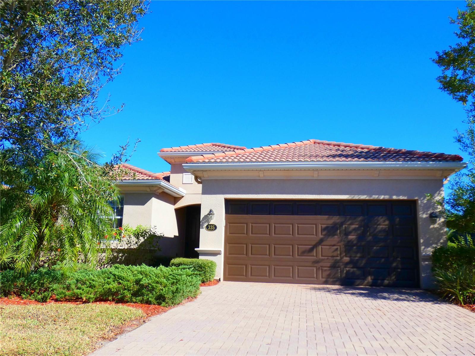 Single Family Residence in BRADENTON, FL - Daniel Dourado
