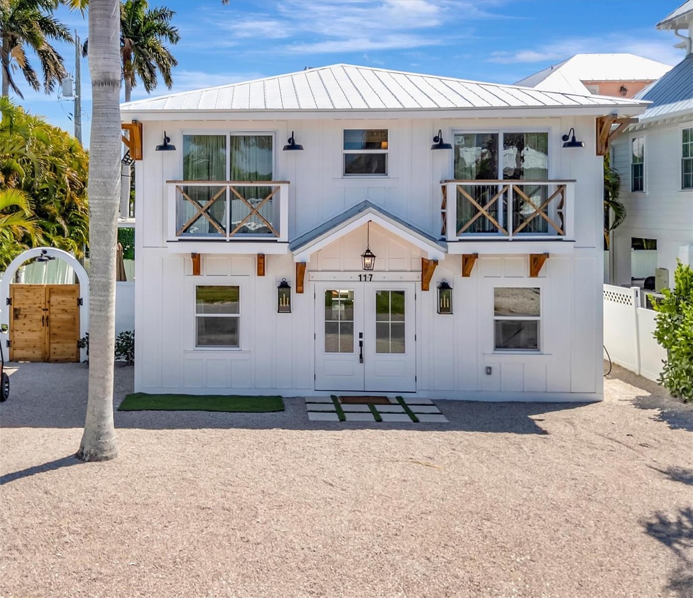 Single Family Residence in HOLMES BEACH, FL - Daniel Dourado