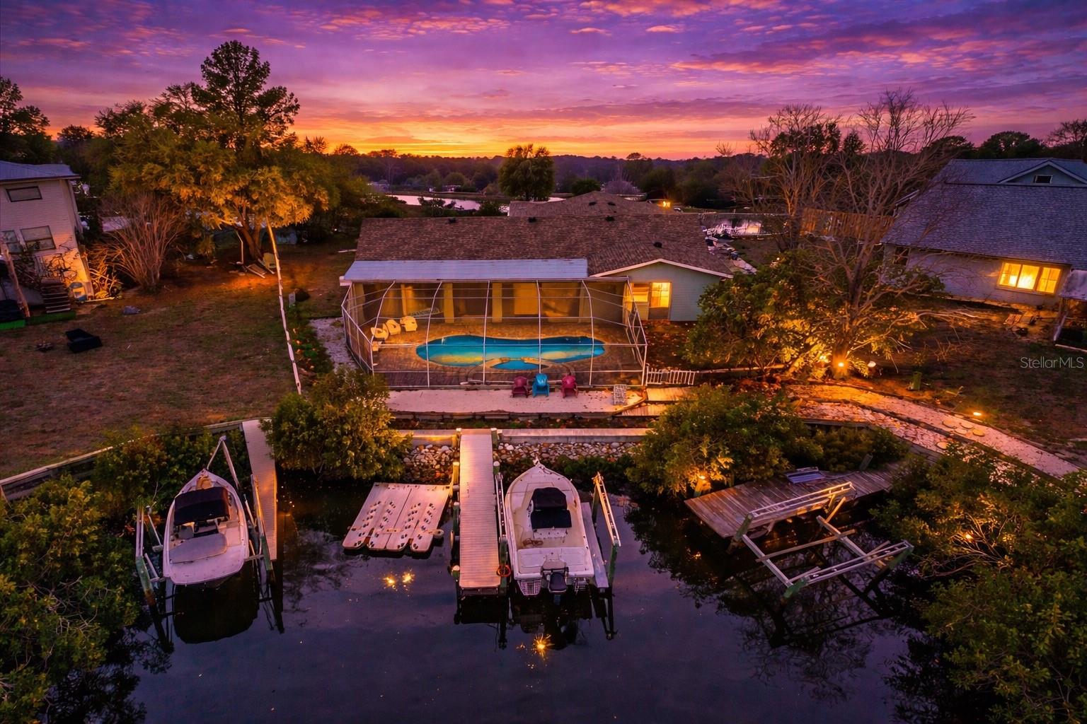 Single Family Residence in APOLLO BEACH, FL - Daniel Dourado