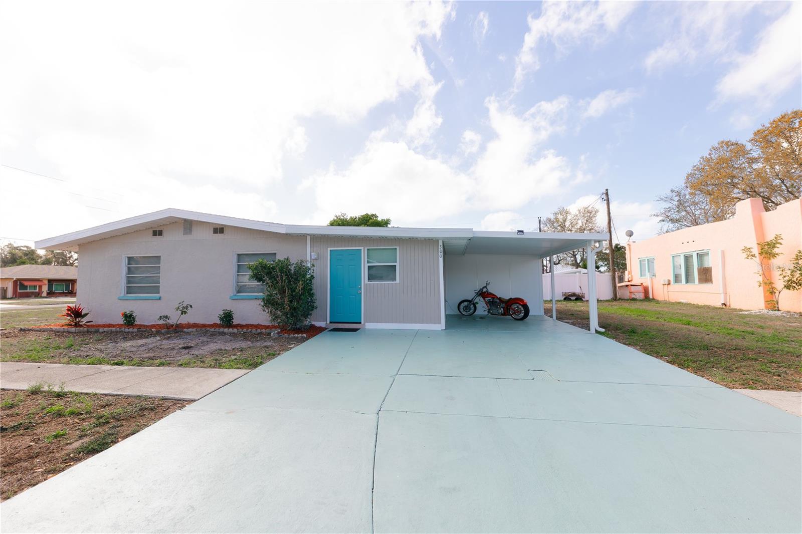 Single Family Residence in BRADENTON, FL - Daniel Dourado