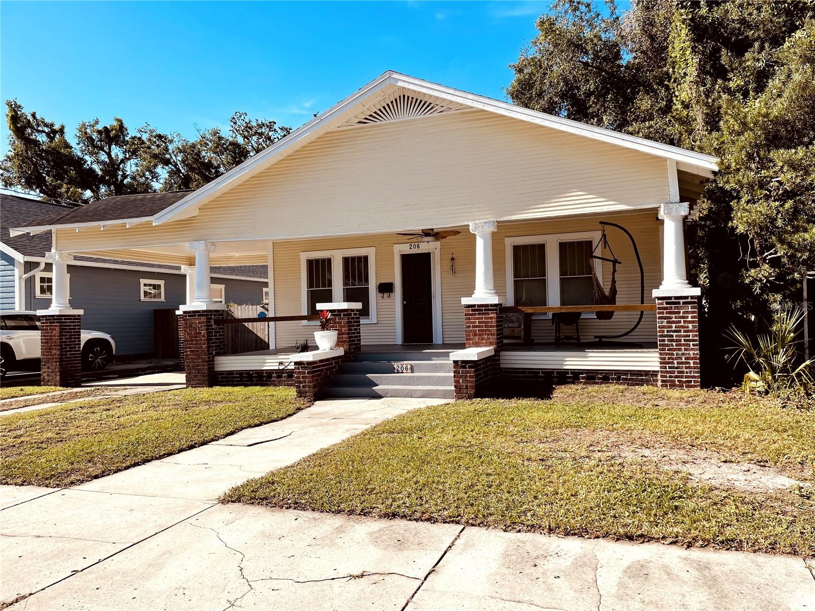 Single Family Residence in TAMPA, FL - Daniel Dourado