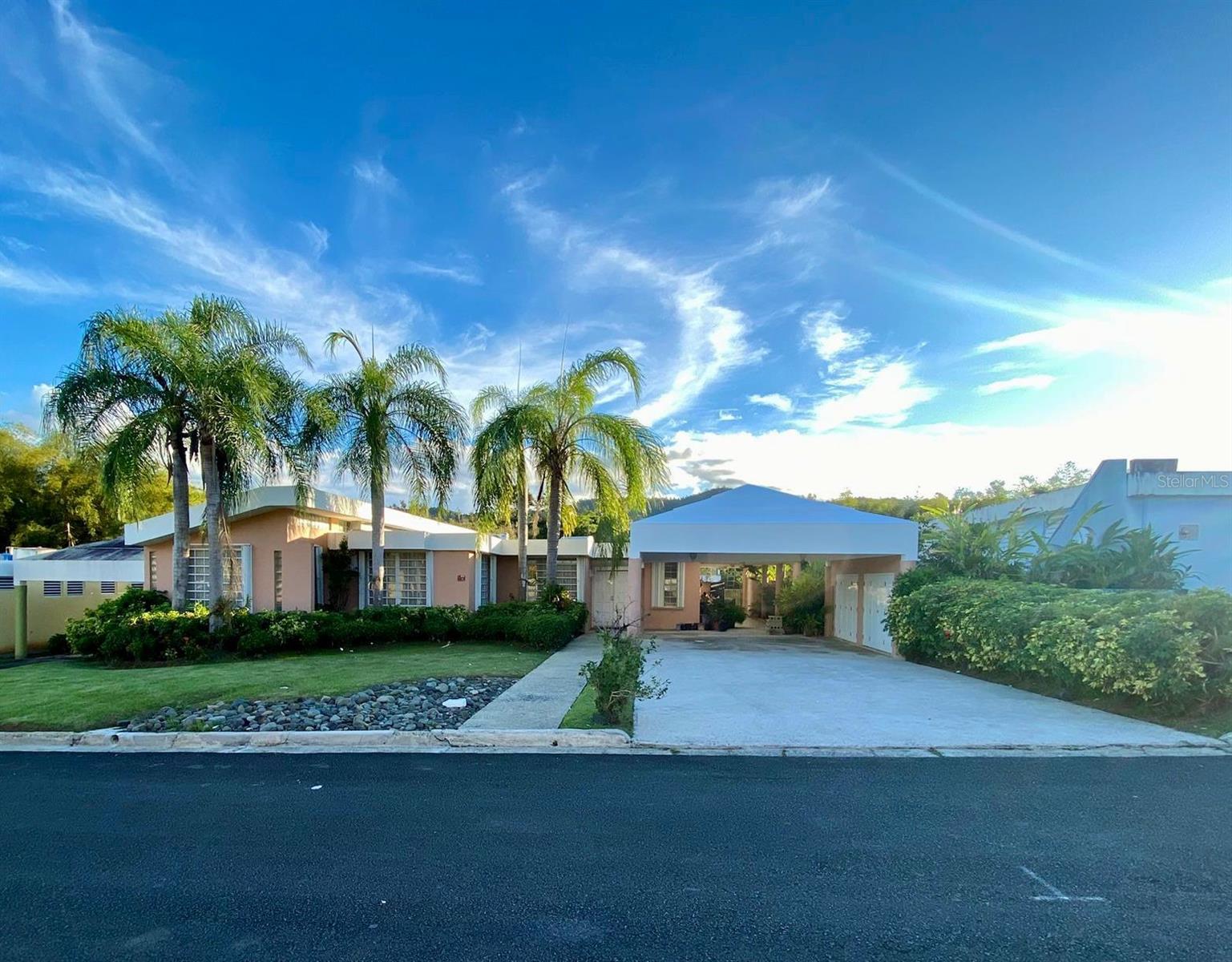 Single Family Residence em CAGUAS, PR - Daniel Dourado