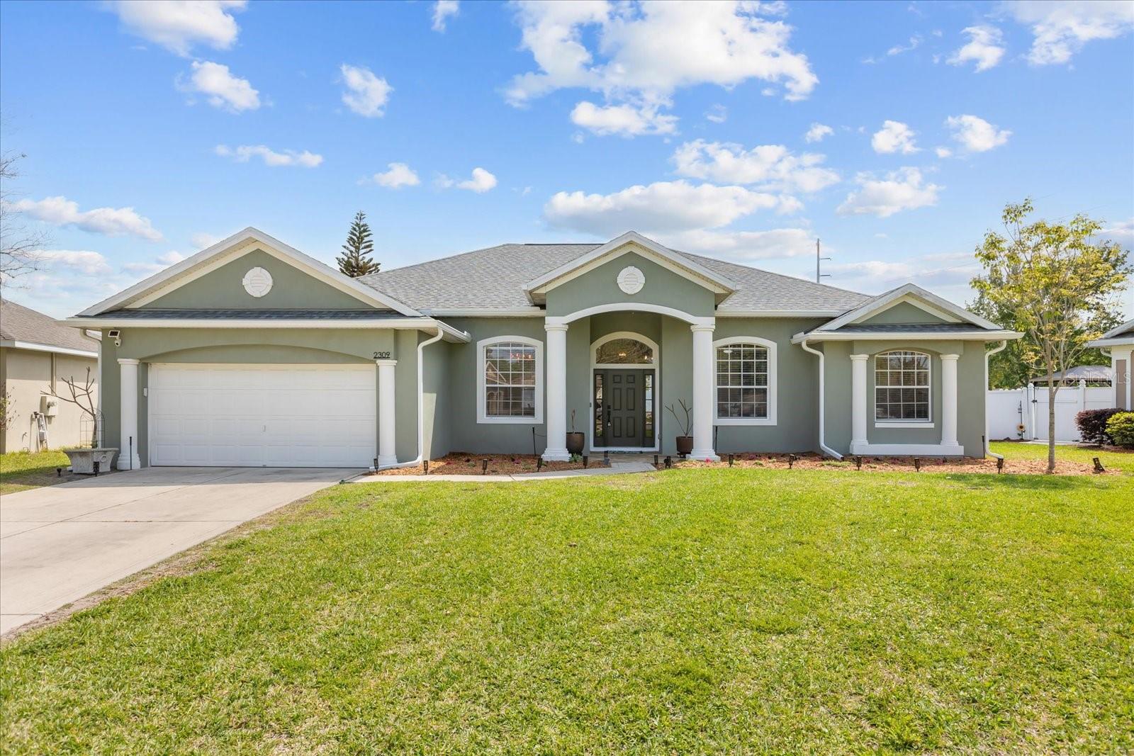 Single Family Residence in MOUNT DORA, FL - Daniel Dourado