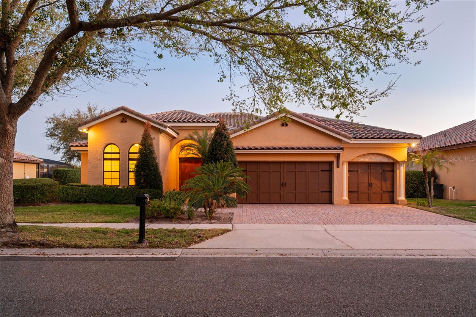 Single Family Residence in ORLANDO, FL - Daniel Dourado