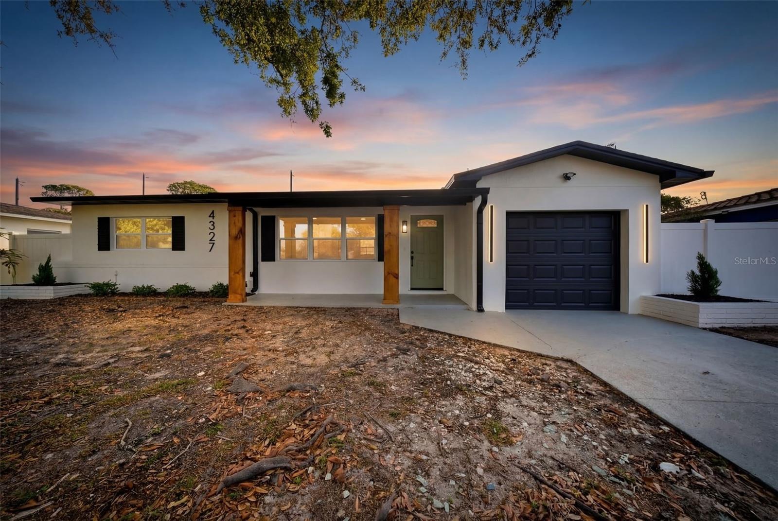 Single Family Residence em ST PETERSBURG, FL - Daniel Dourado