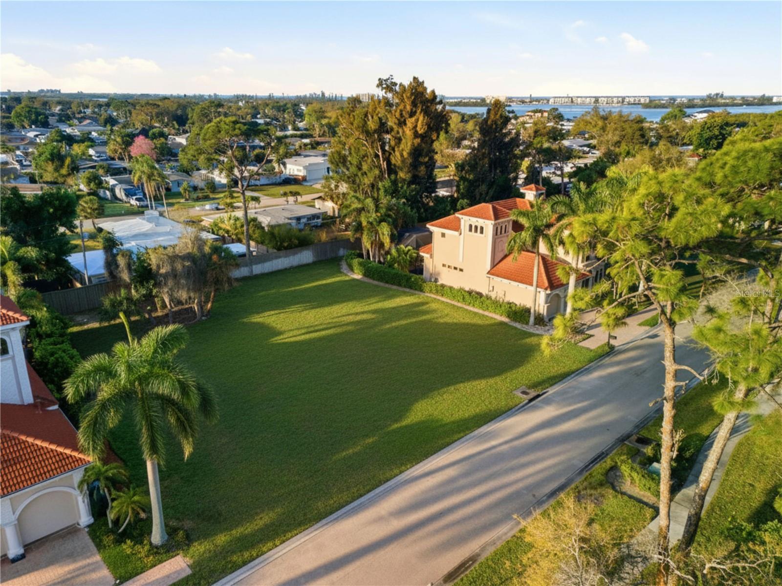Single Family Residence in SARASOTA, FL - Daniel Dourado