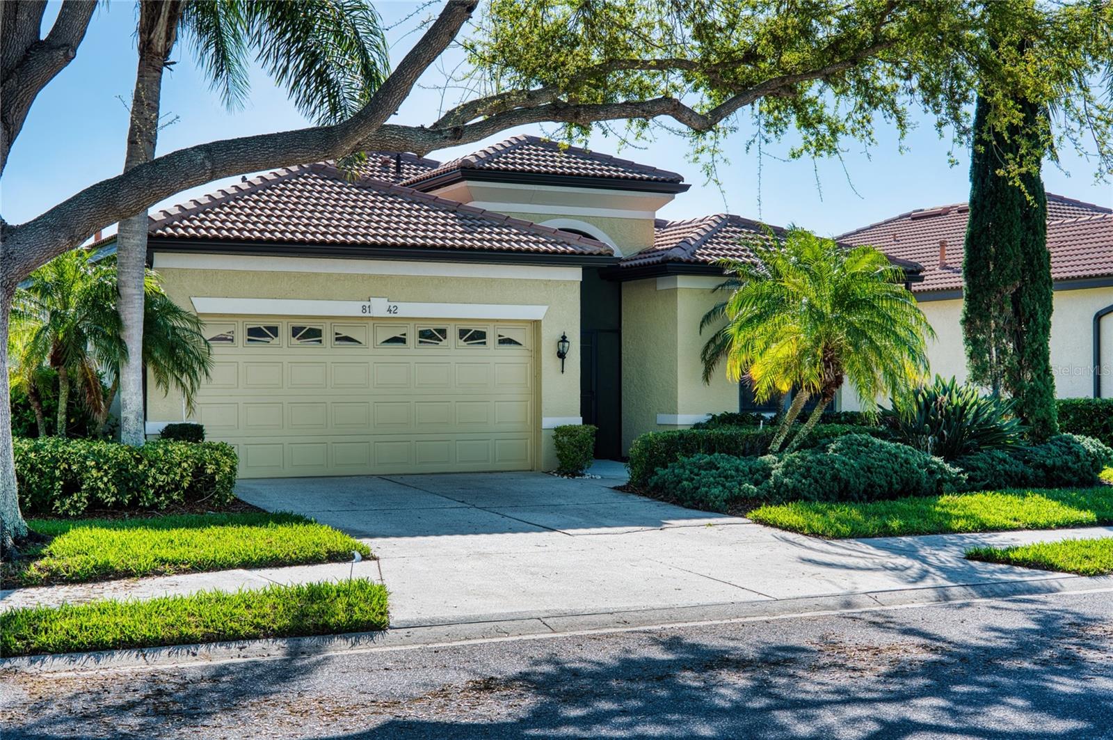 Single Family Residence in SARASOTA, FL - Daniel Dourado