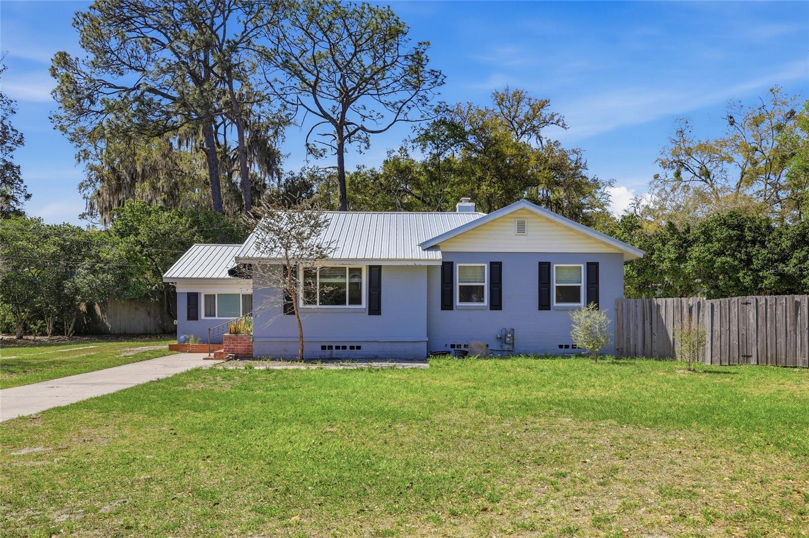 Single Family Residence in GAINESVILLE, FL - Daniel Dourado