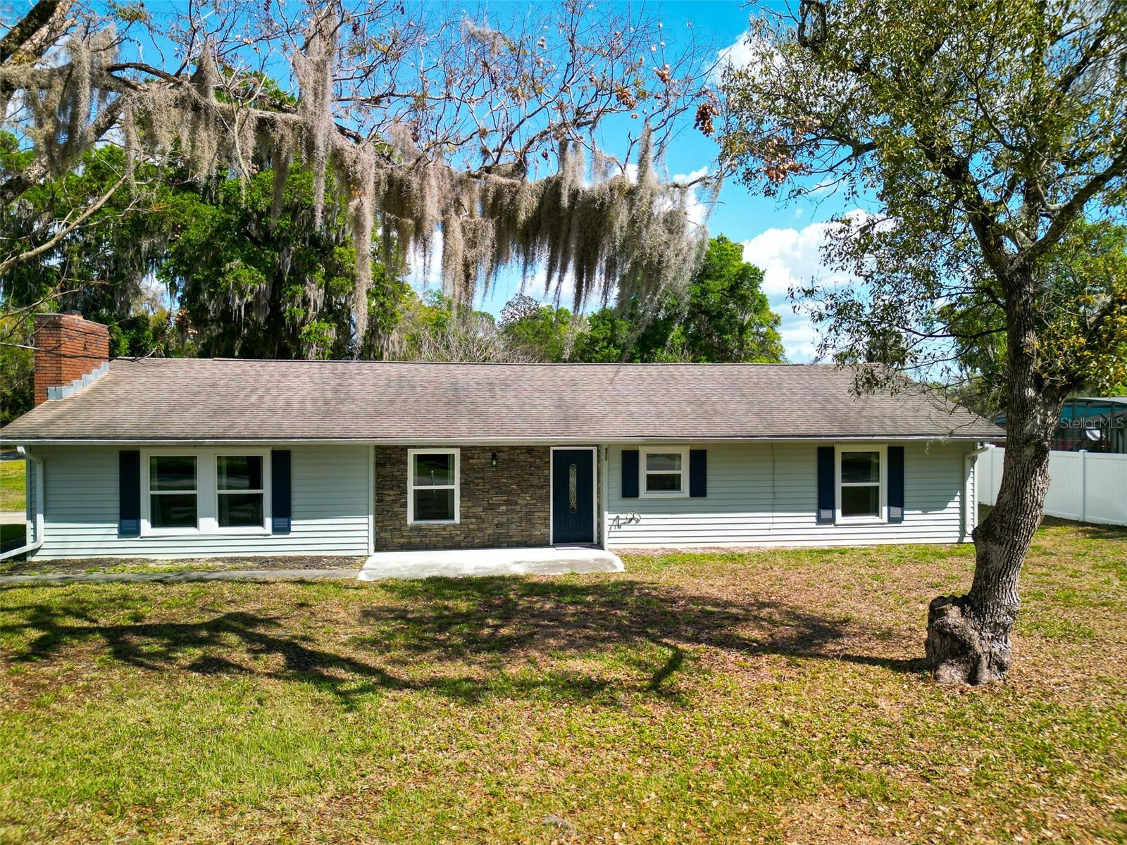 Single Family Residence in DELAND, FL - Daniel Dourado
