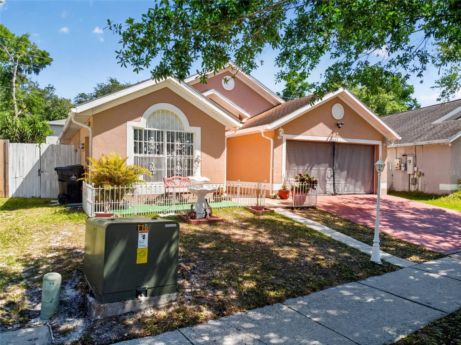 Single Family Residence in ORLANDO, FL - Daniel Dourado