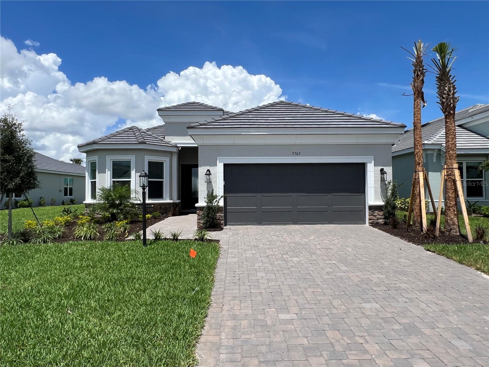Single Family Residence in BRADENTON, FL - Daniel Dourado