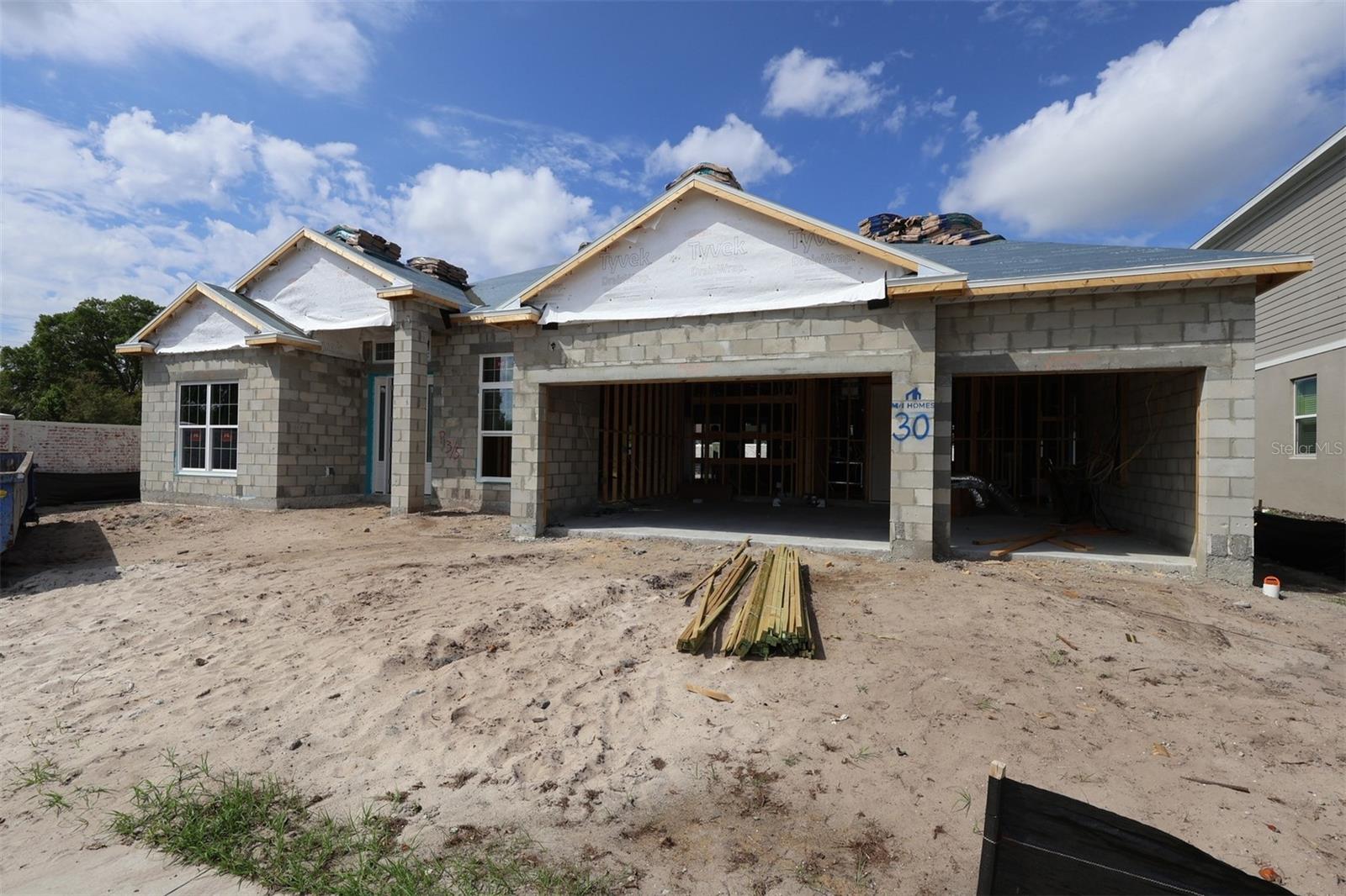 Single Family Residence in OVIEDO, FL - Daniel Dourado
