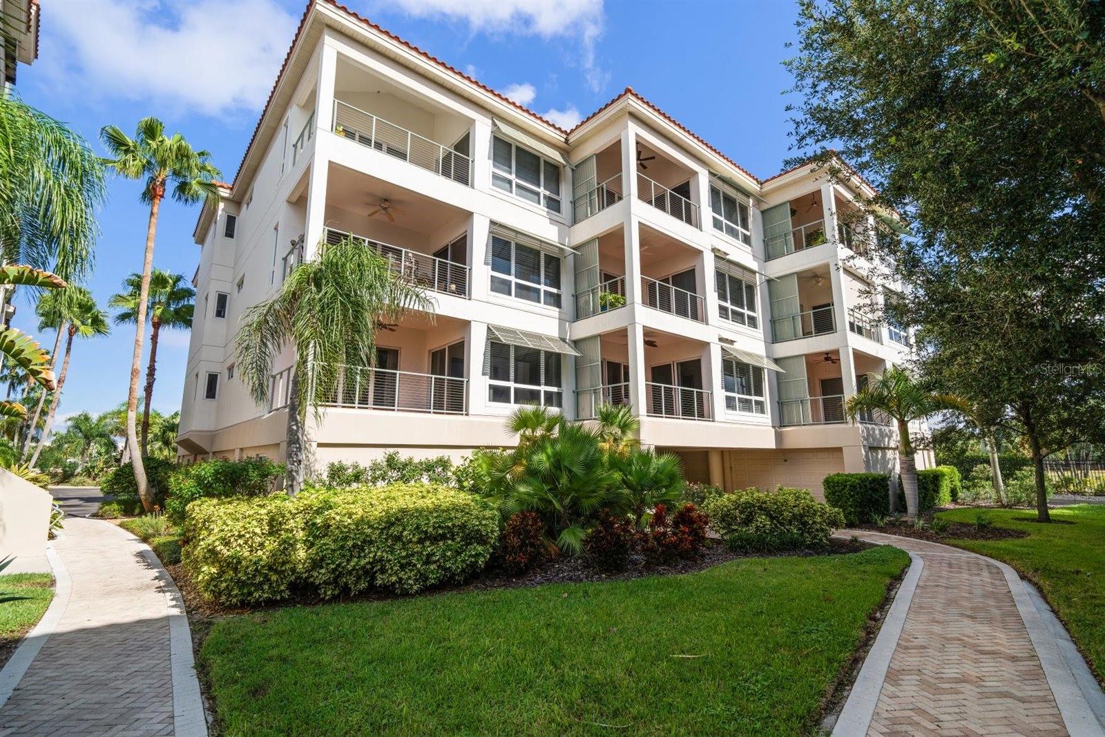 Condominium in APOLLO BEACH, FL - Daniel Dourado