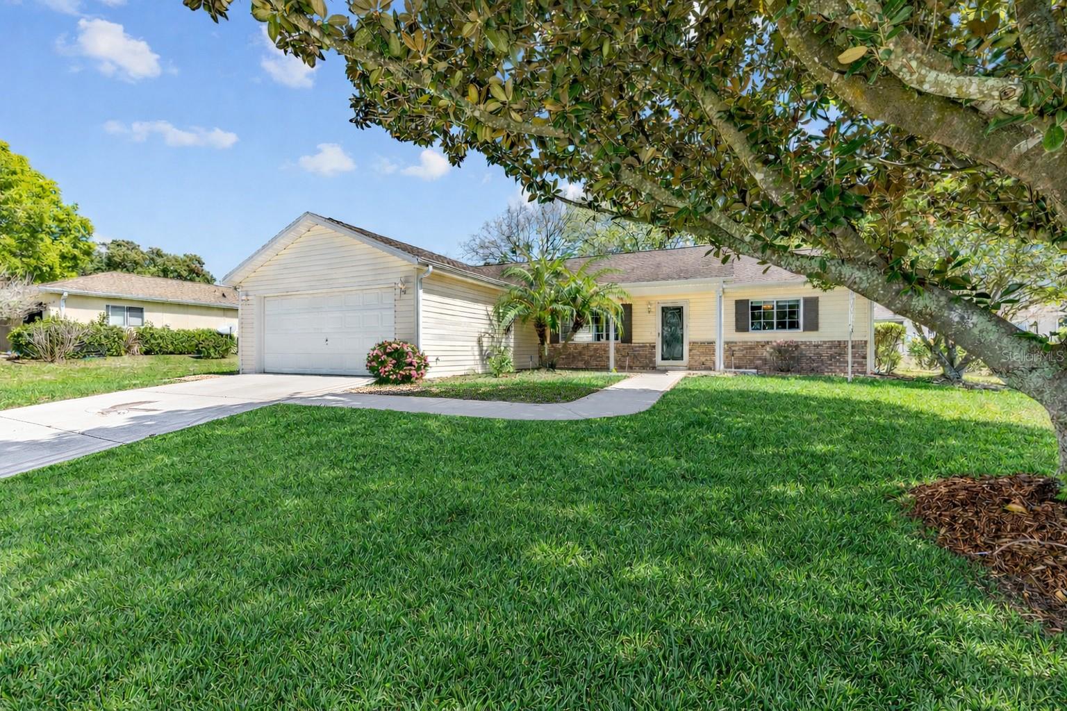 Single Family Residence em SUMMERFIELD, FL - Daniel Dourado