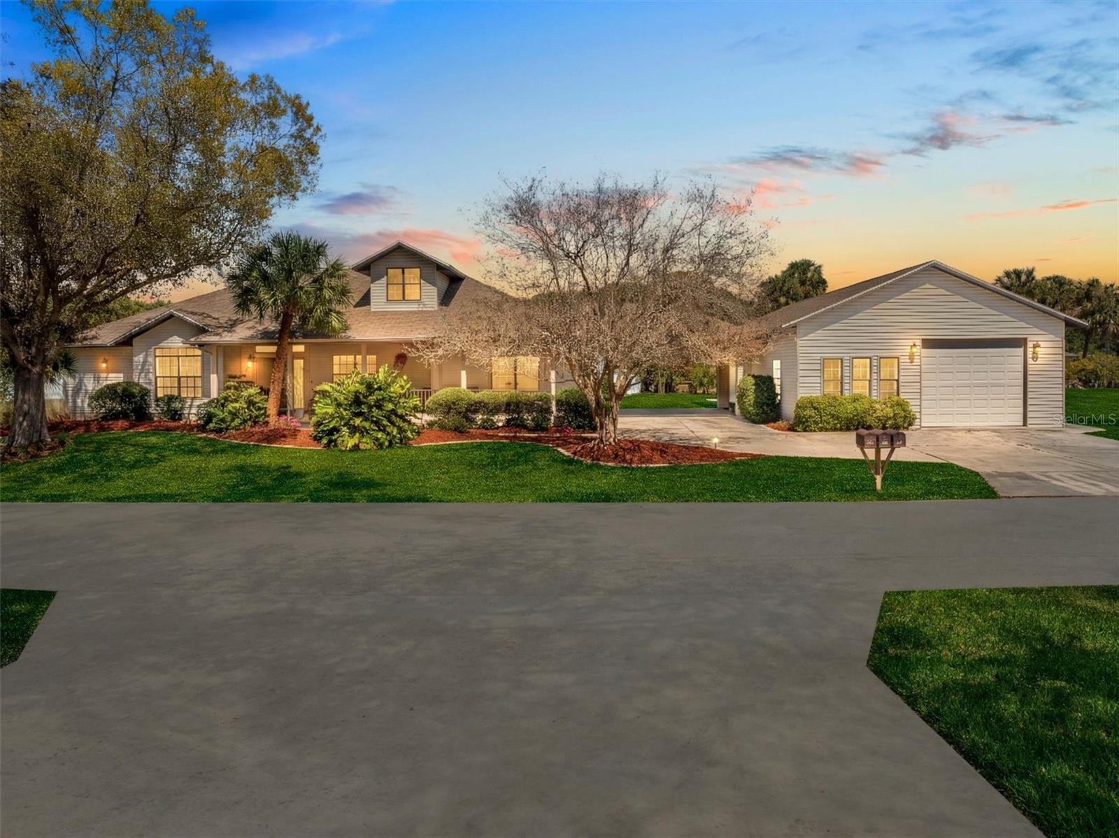 Single Family Residence em PORT CHARLOTTE, FL - Daniel Dourado