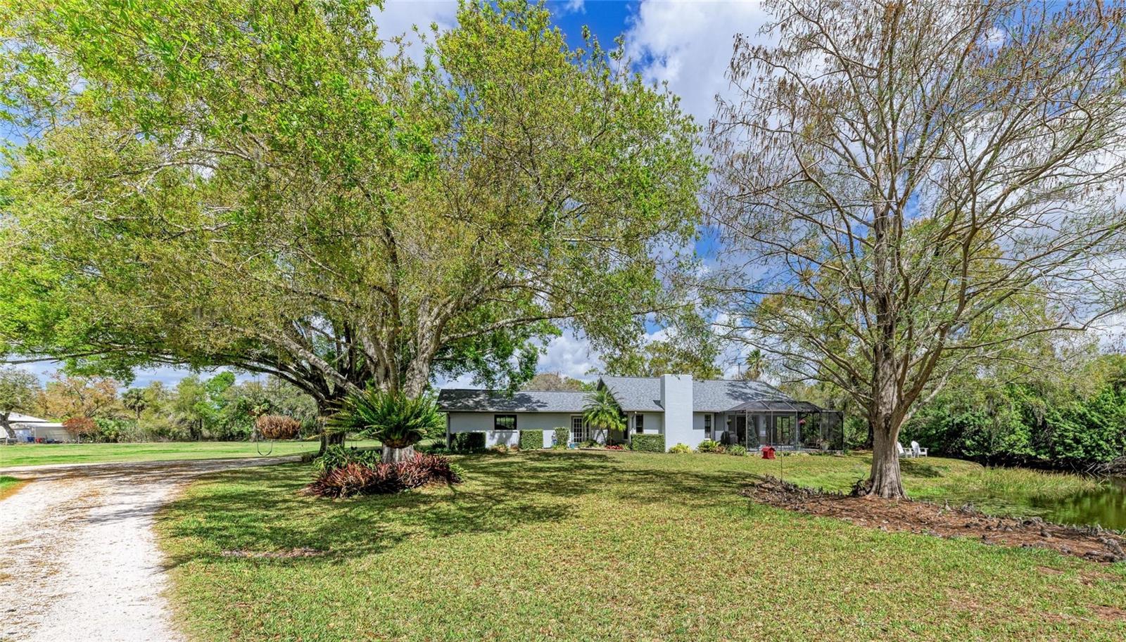 Single Family Residence in BRADENTON, FL - Daniel Dourado