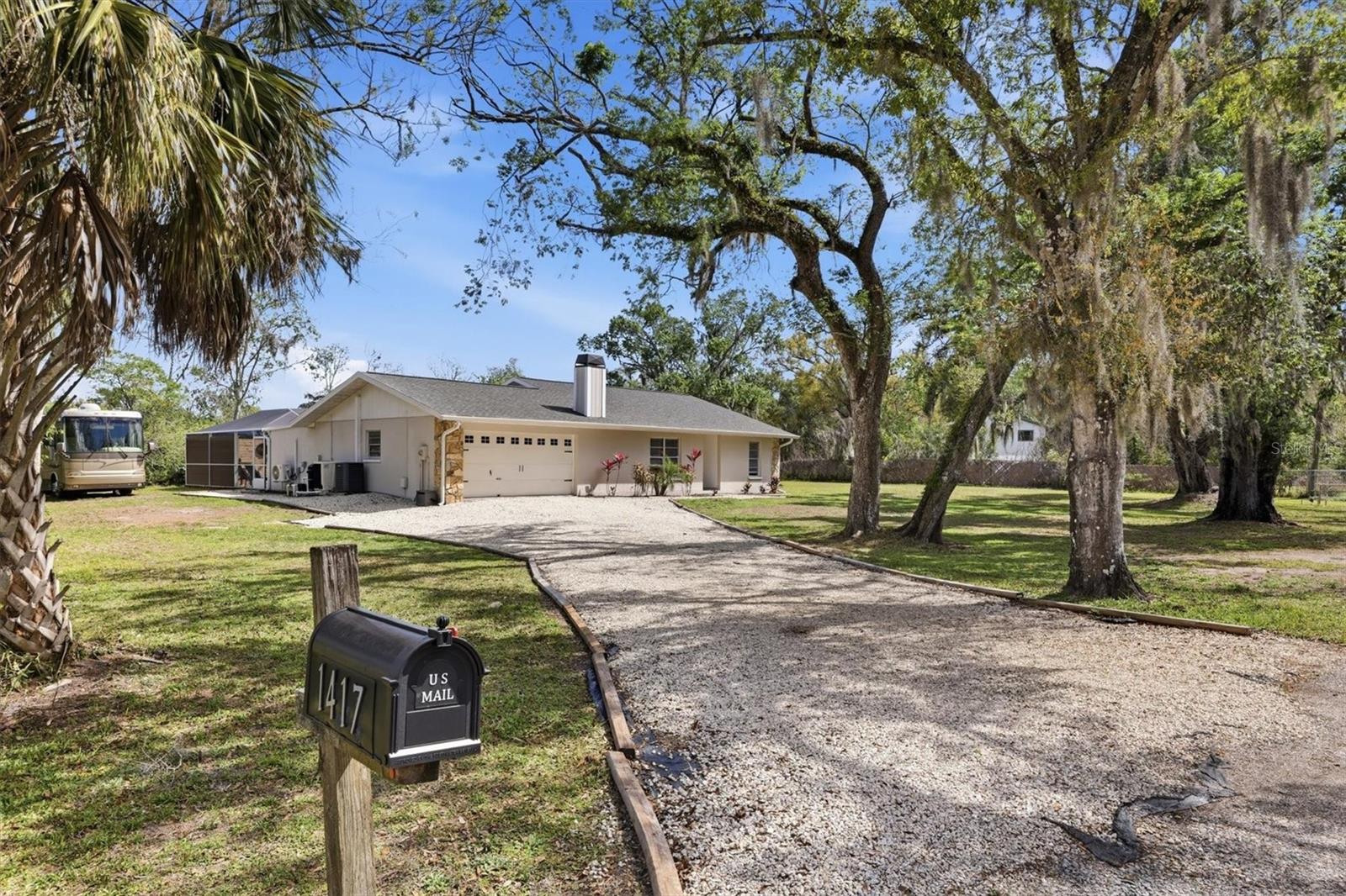 Single Family Residence in BRADENTON, FL - Daniel Dourado