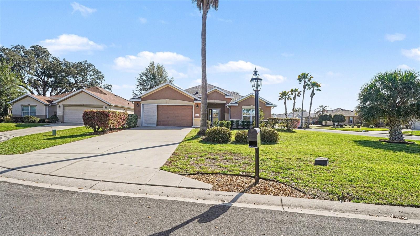Single Family Residence em SUMMERFIELD, FL - Daniel Dourado