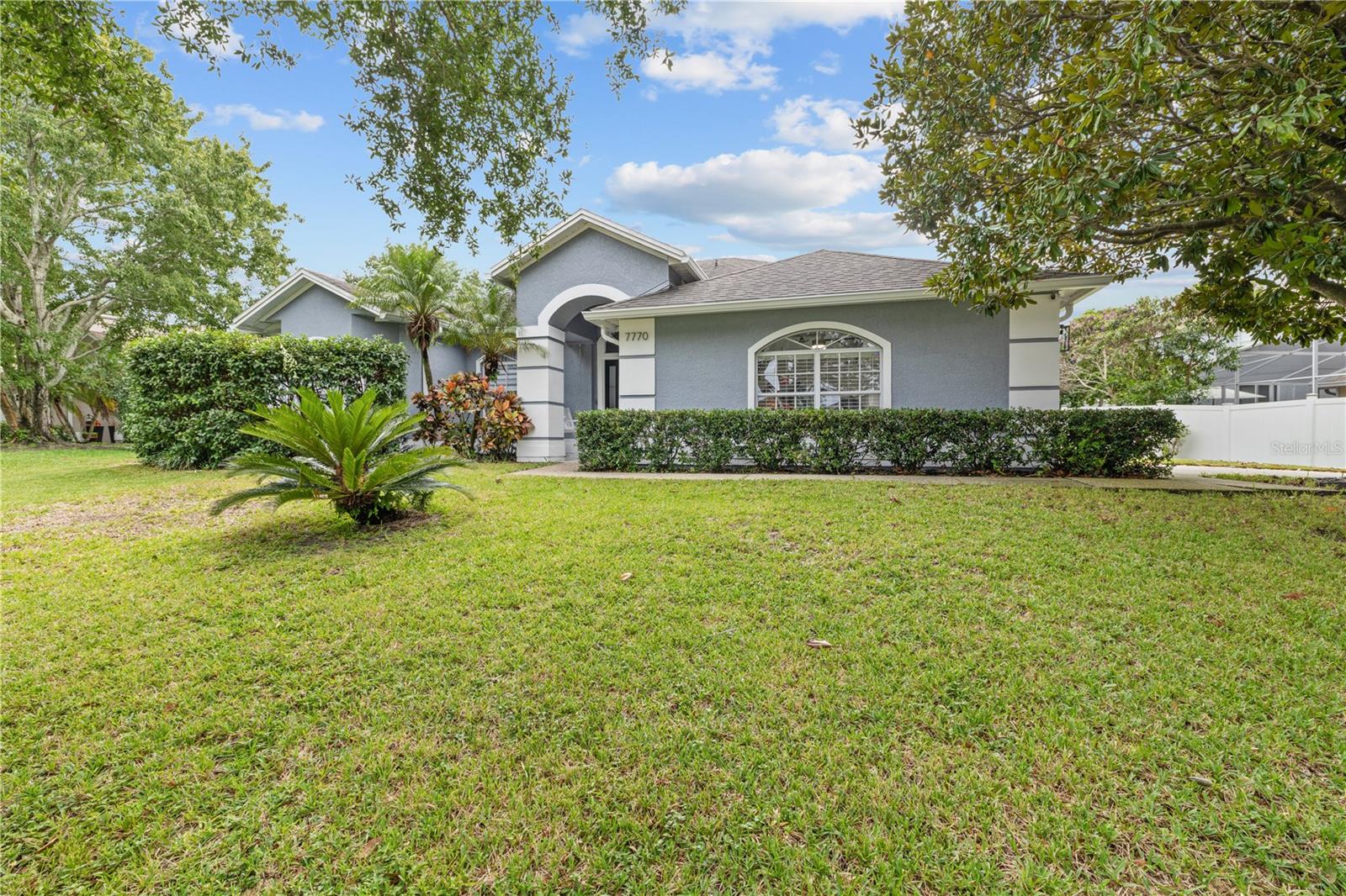Single Family Residence in ORLANDO, FL - Daniel Dourado