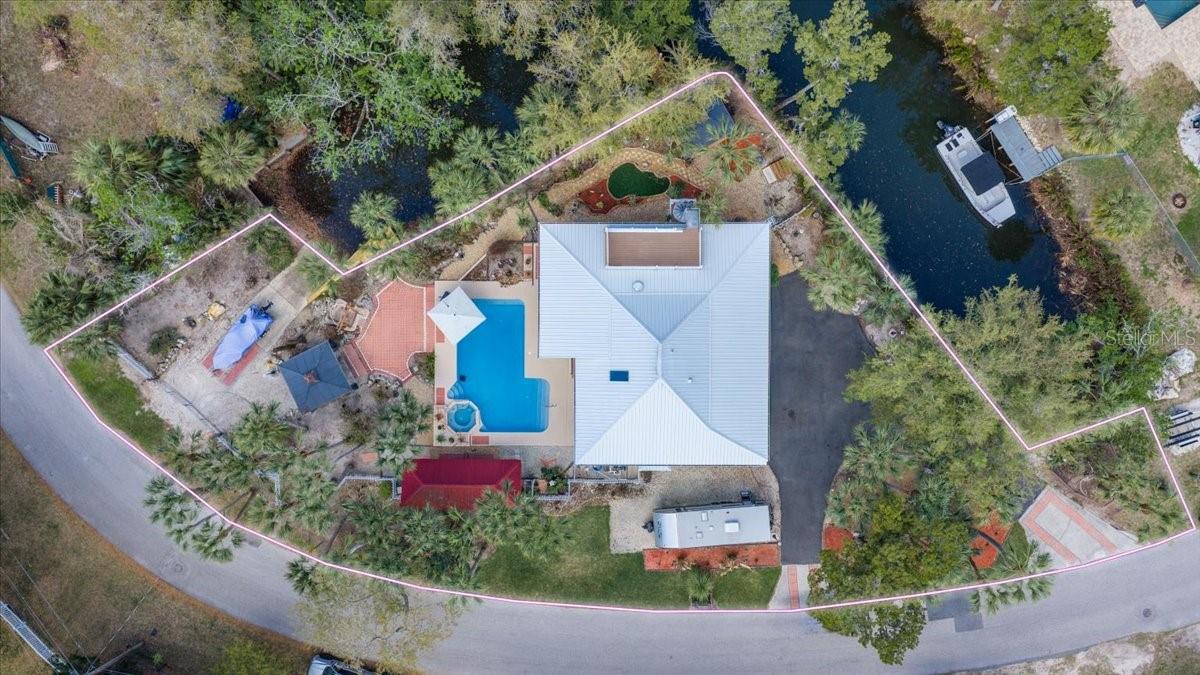 Single Family Residence in WEEKI WACHEE, FL - Daniel Dourado
