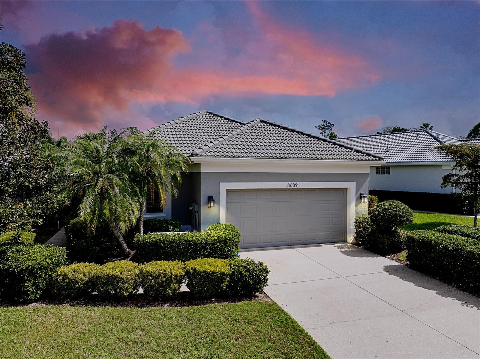 Single Family Residence in BRADENTON, FL - Daniel Dourado