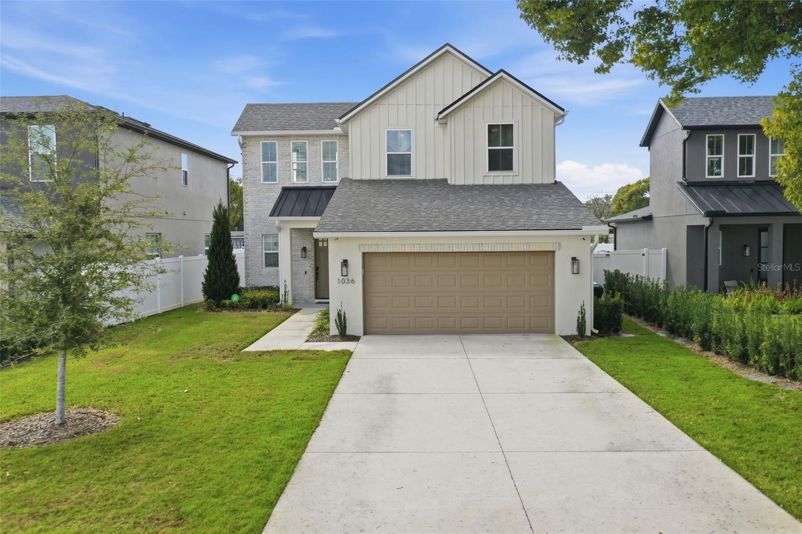 Single Family Residence in ORLANDO, FL - Daniel Dourado