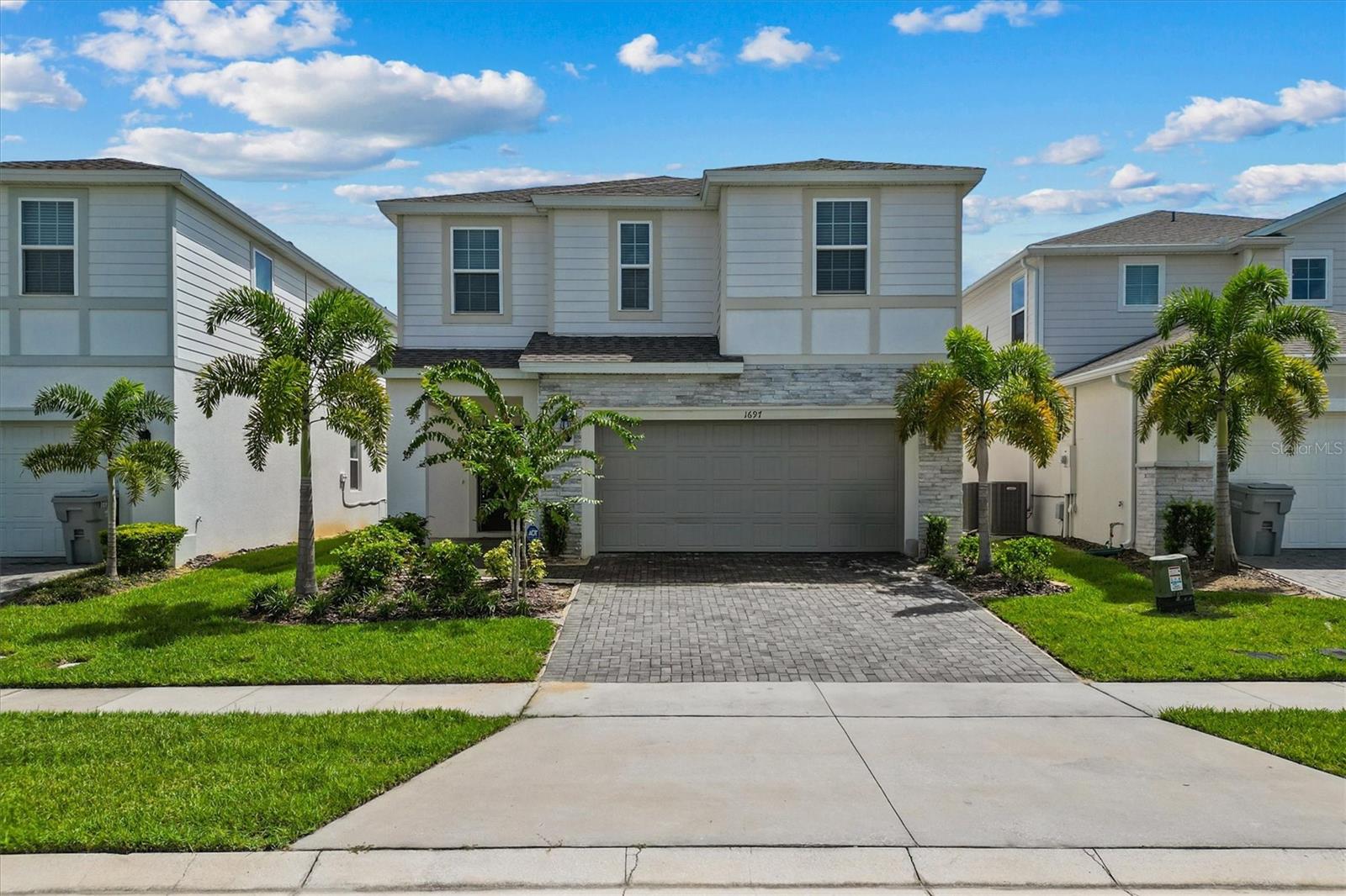 Single Family Residence in DAVENPORT, FL - Daniel Dourado