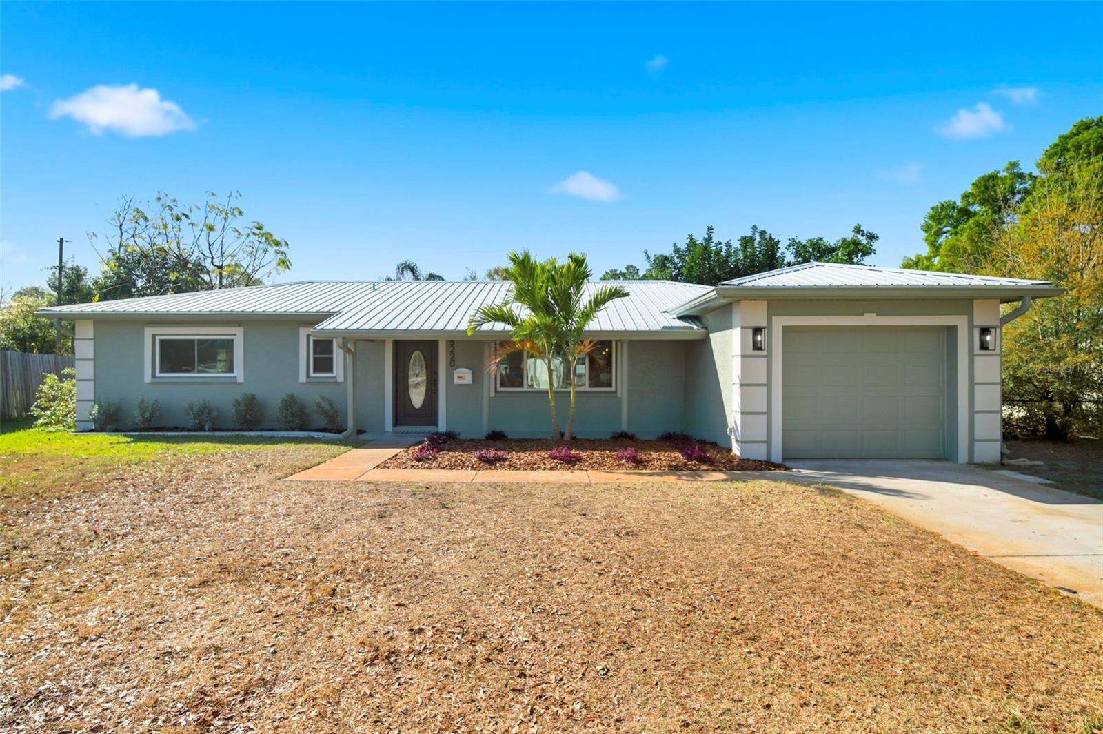 Single Family Residence in ST PETERSBURG, FL - Daniel Dourado