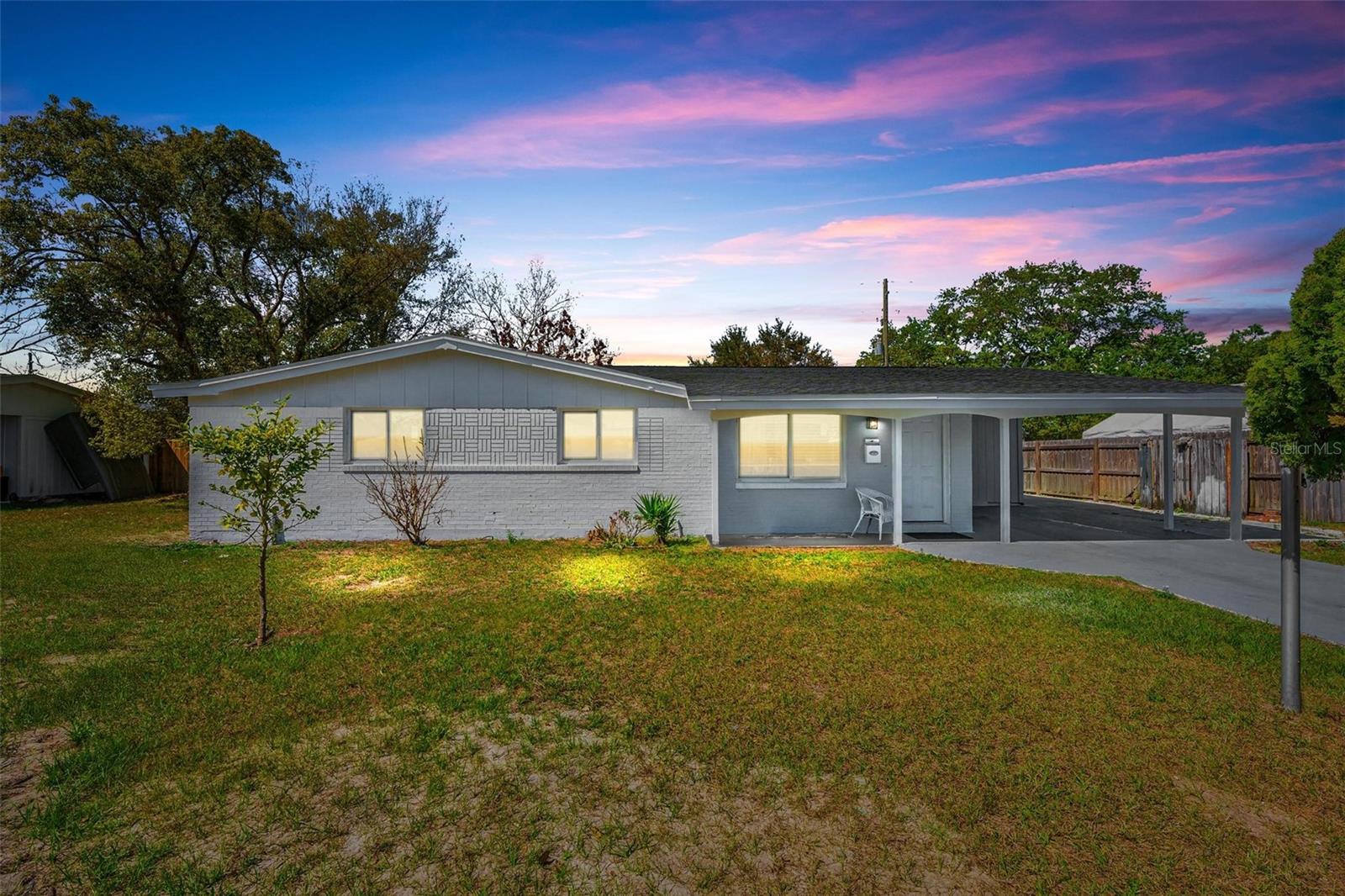 Single Family Residence in ORLANDO, FL - Daniel Dourado