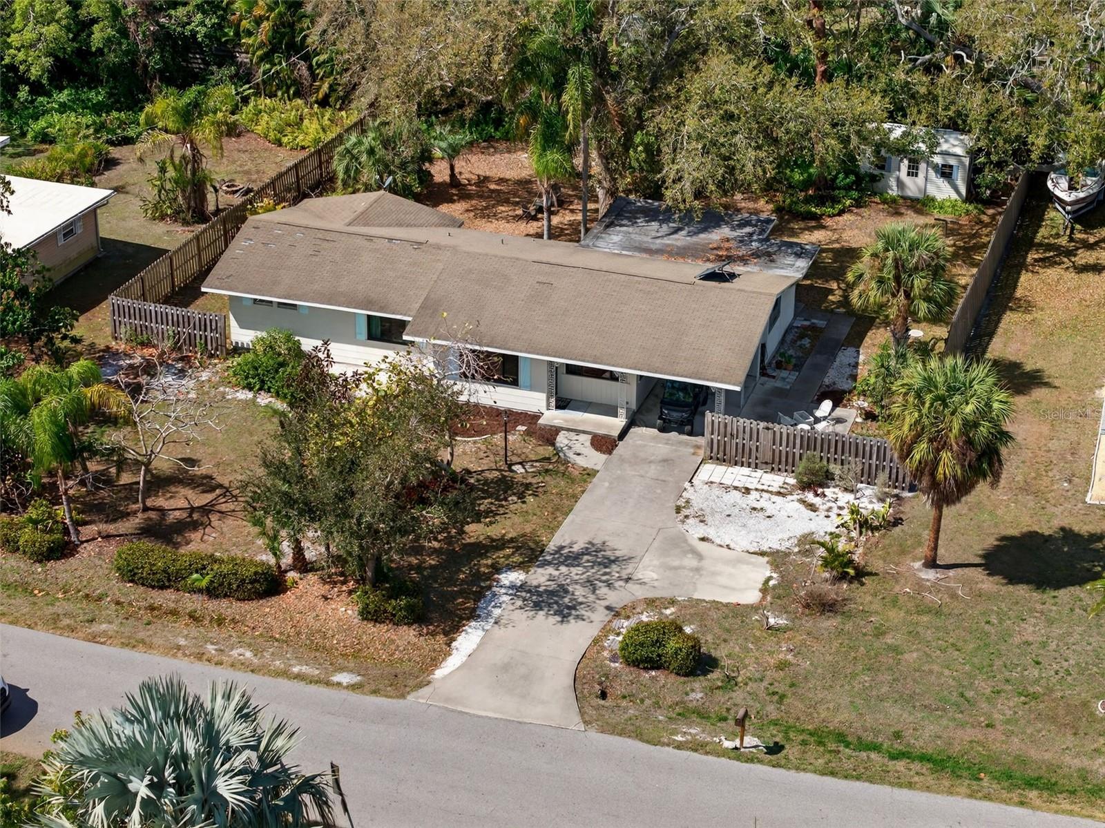 Single Family Residence in SARASOTA, FL - Daniel Dourado