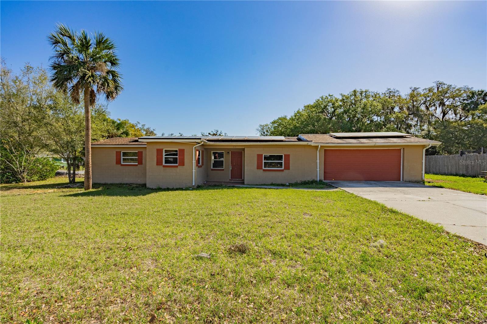 Single Family Residence in DELAND, FL - Daniel Dourado