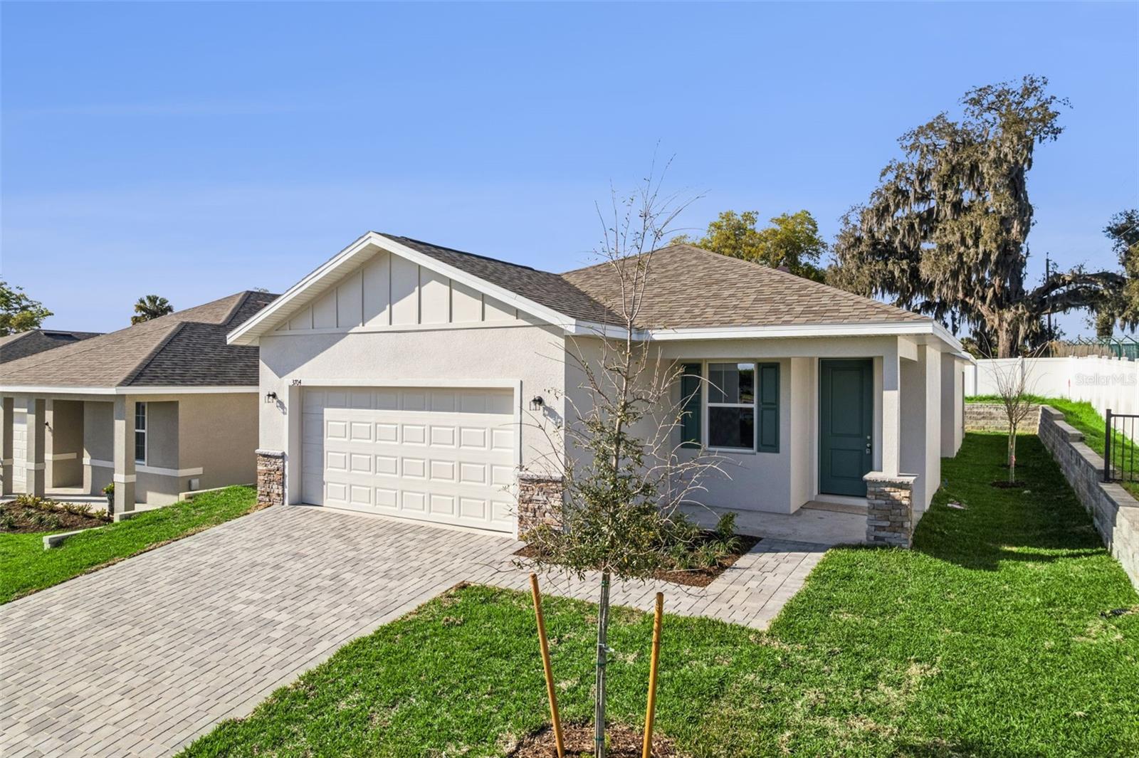 Single Family Residence in GRAND ISLAND, FL - Daniel Dourado