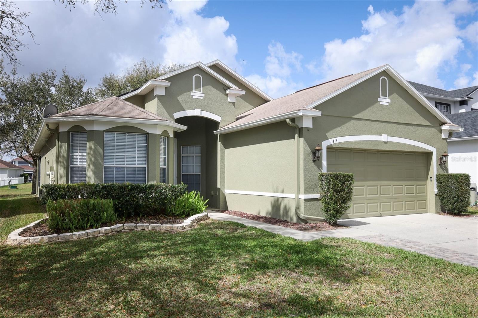 Single Family Residence in ORLANDO, FL - Daniel Dourado