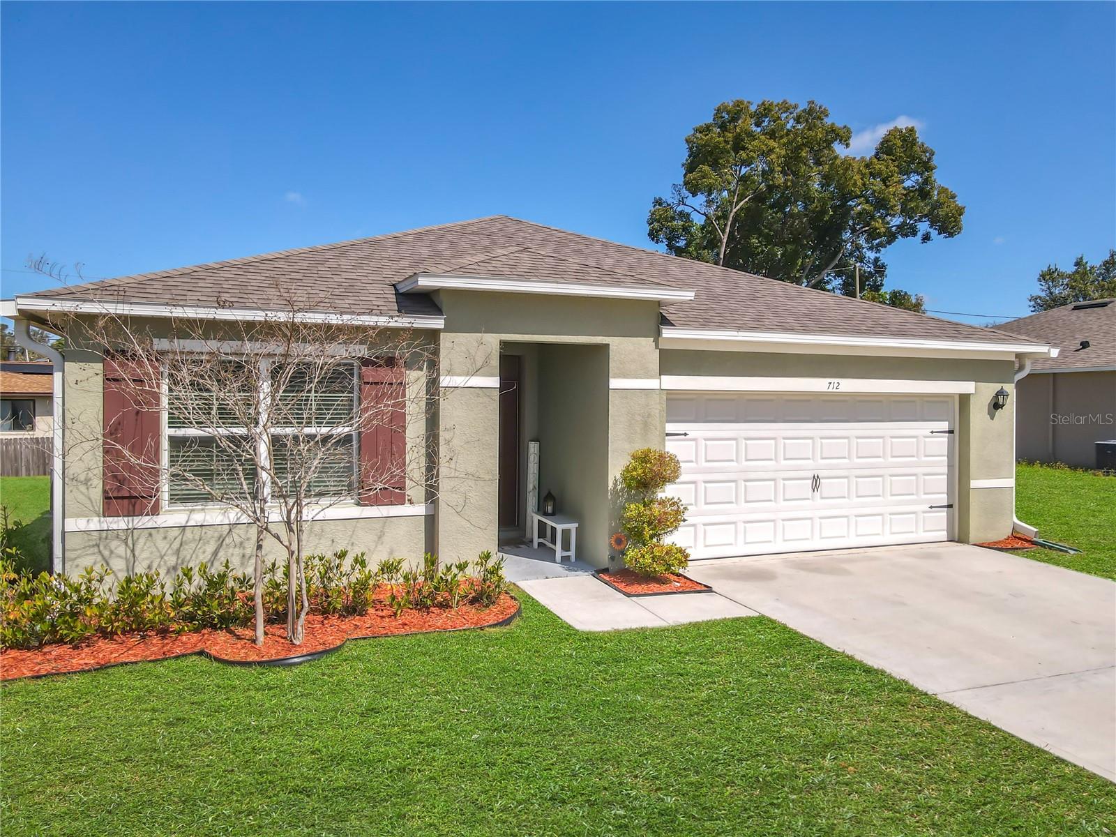 Single Family Residence in DELTONA, FL - Daniel Dourado