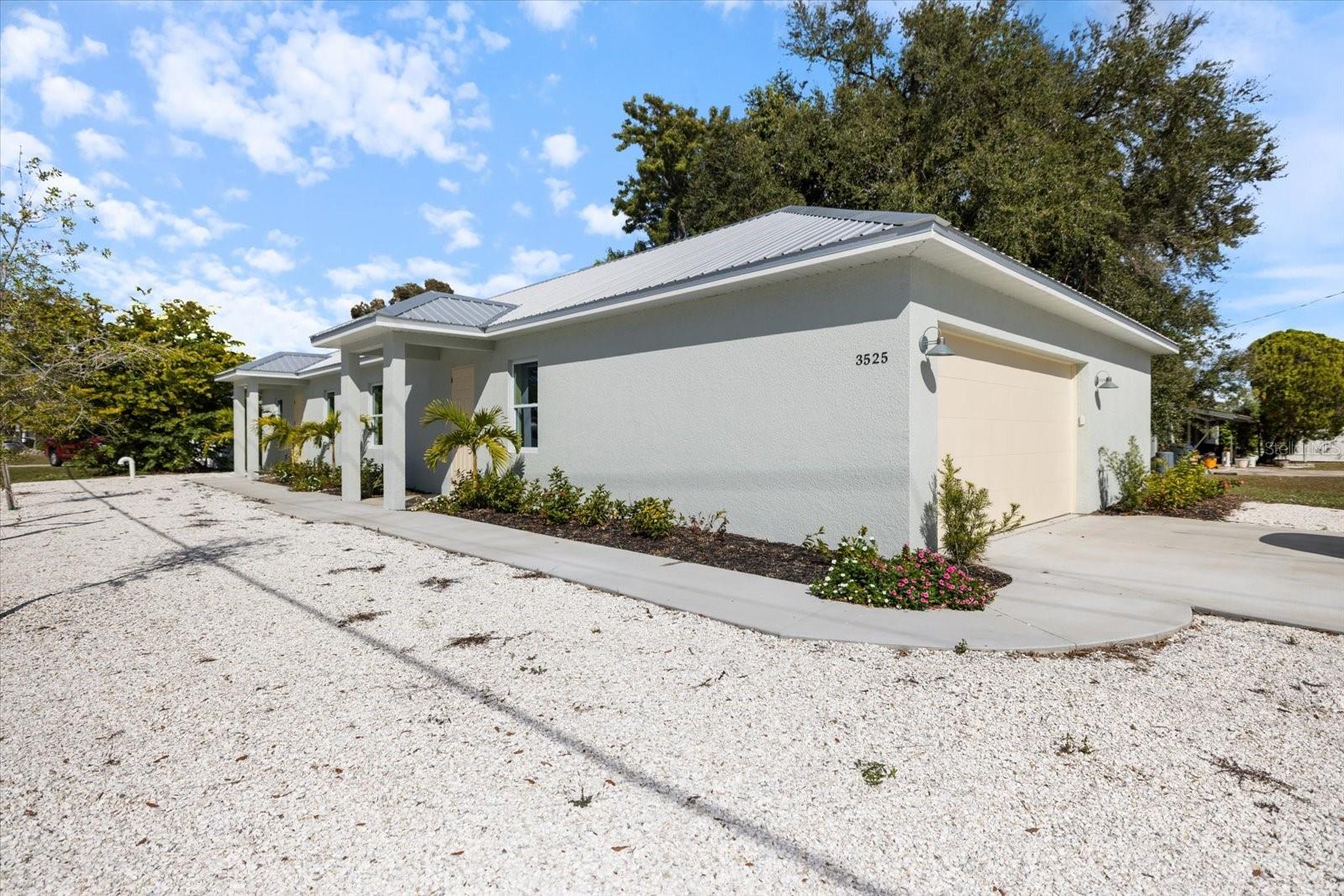 Single Family Residence in SARASOTA, FL - Daniel Dourado