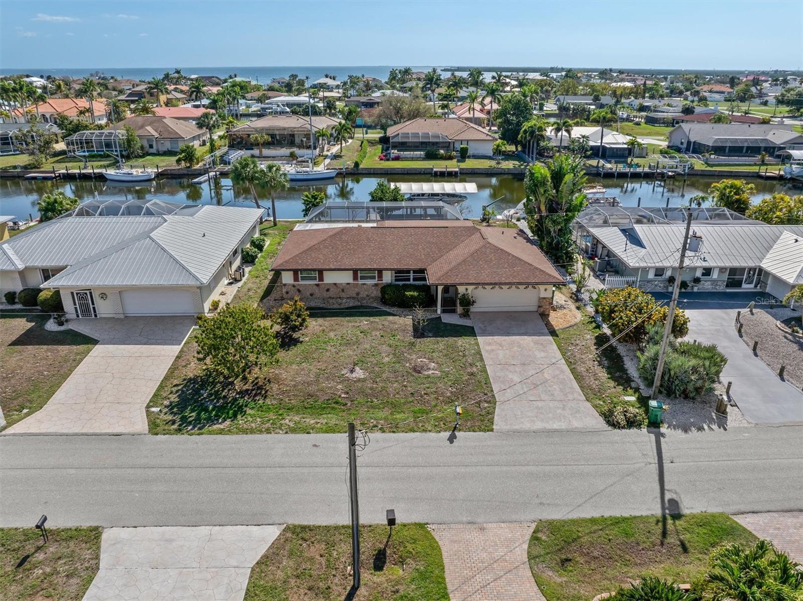Single Family Residence in PORT CHARLOTTE, FL - Daniel Dourado