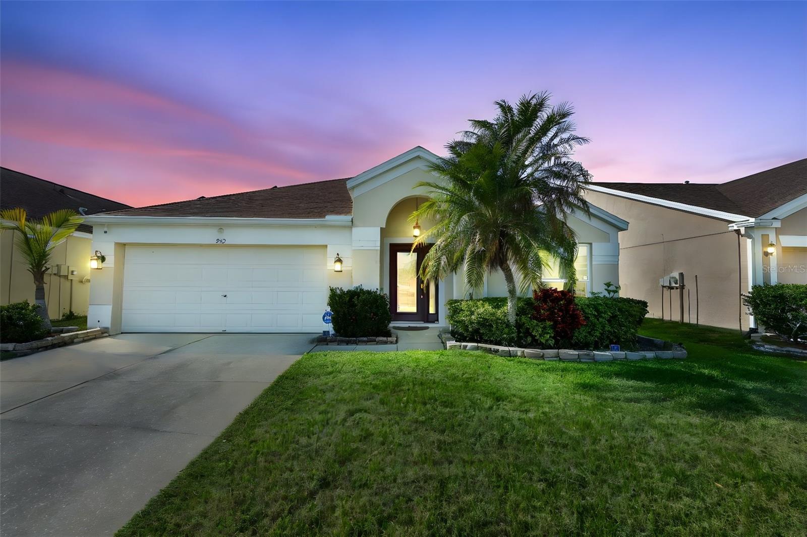 Single Family Residence in BRANDON, FL - Daniel Dourado