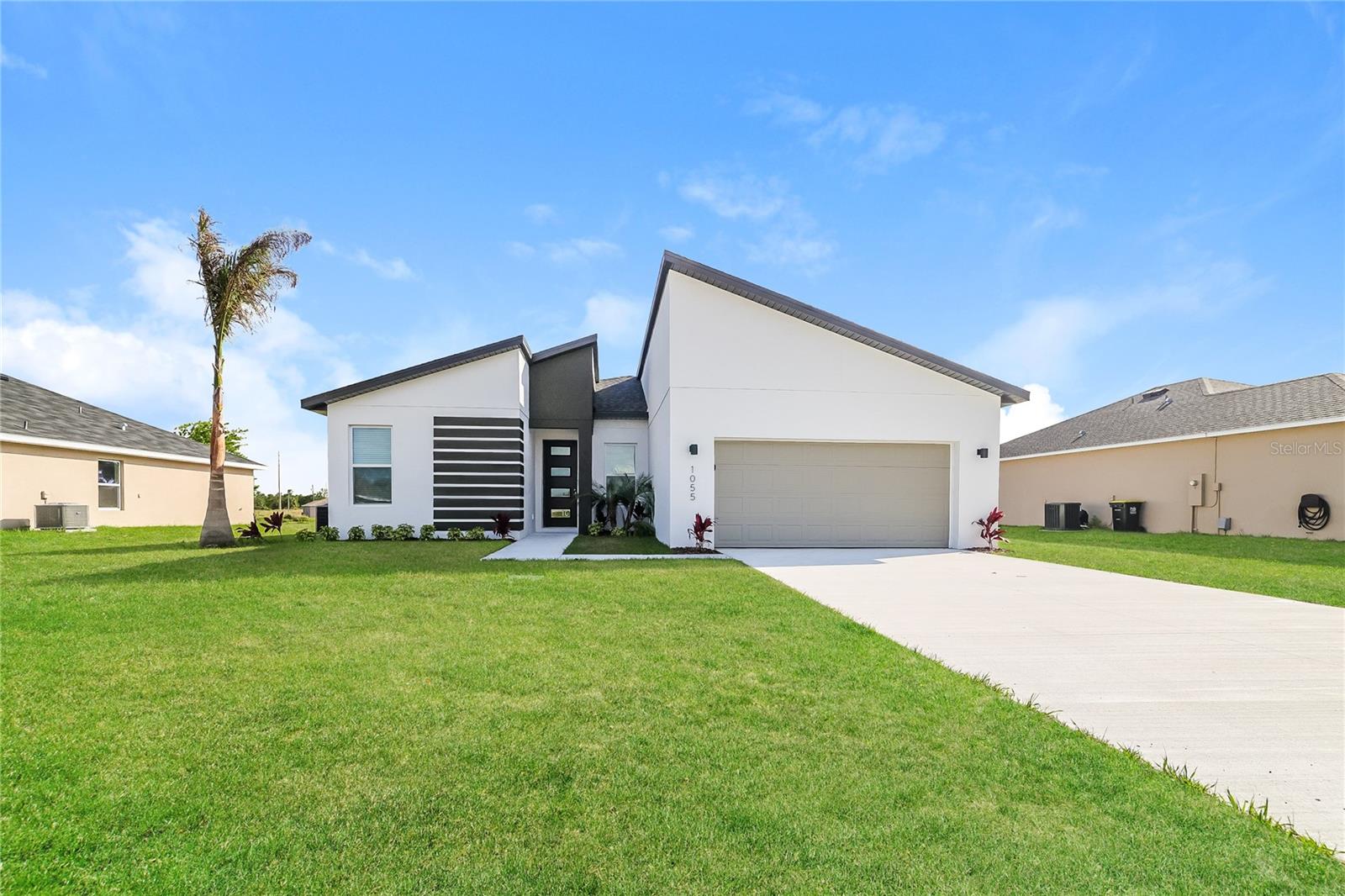 Single Family Residence in POINCIANA, FL - Daniel Dourado