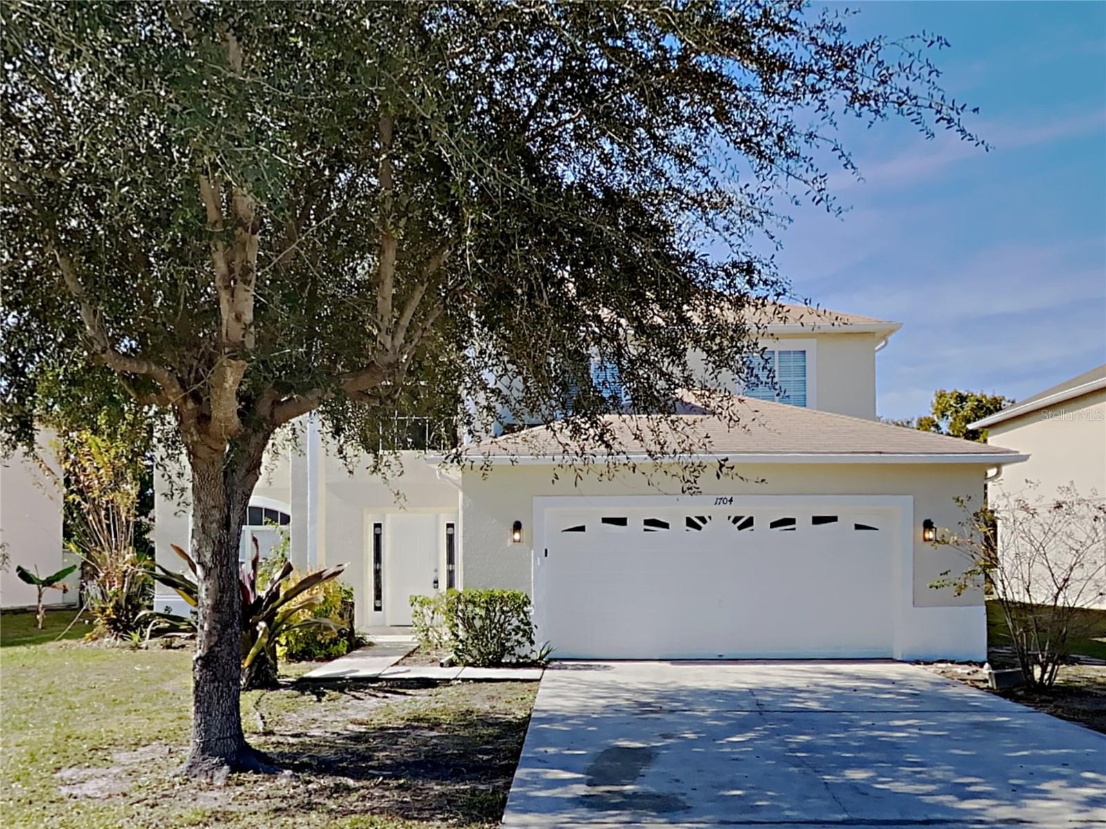 Single Family Residence in POINCIANA, FL - Daniel Dourado