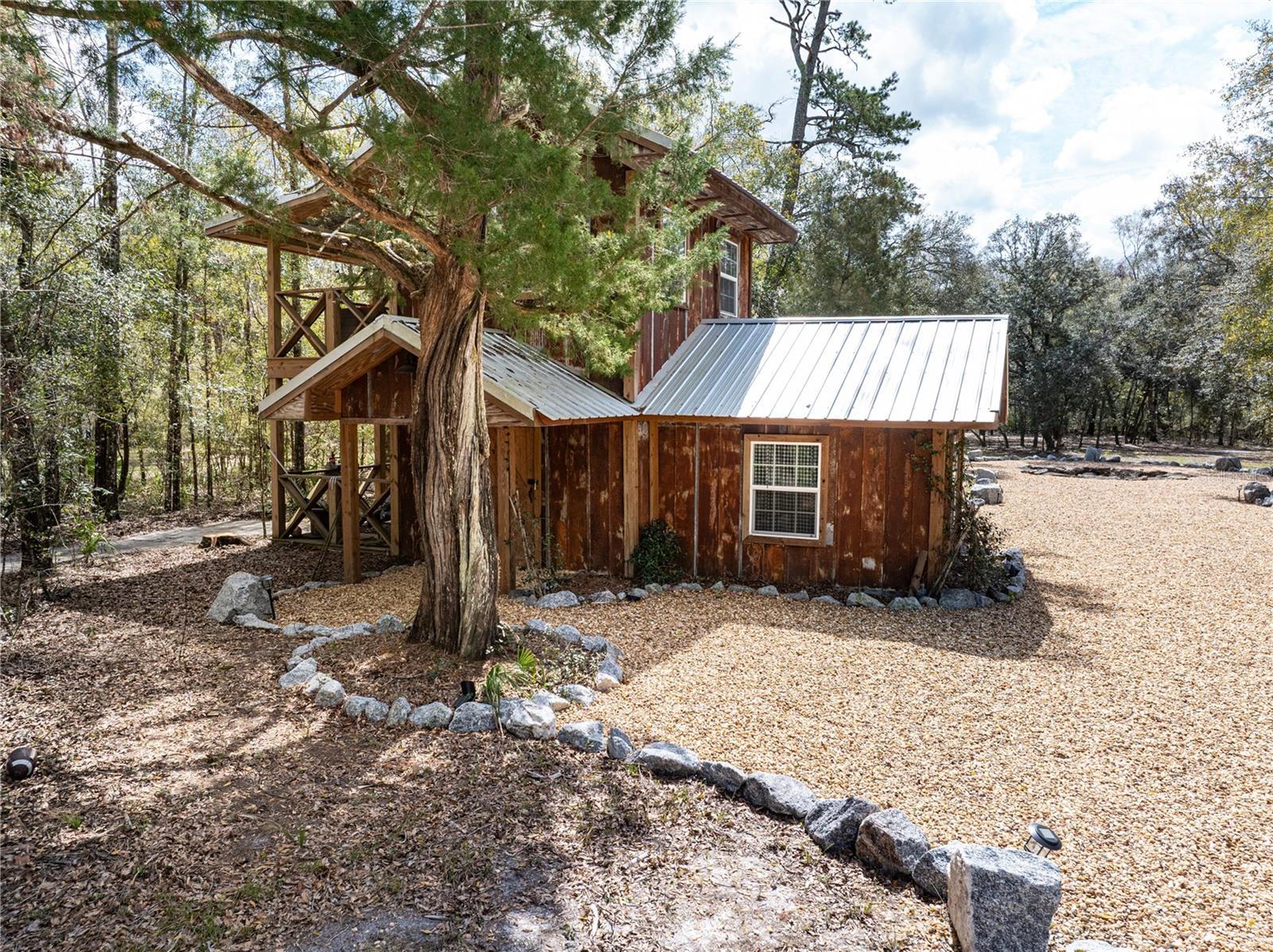 Single Family Residence em BRANFORD, FL - Daniel Dourado